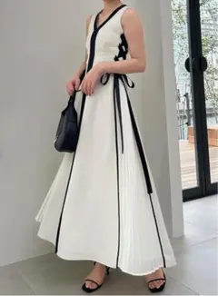 こ*ち様 サイドプリーツバイカラーワンピース　0 snidel snidel サイドプリーツバイカラーワンピース