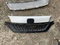 ホンダ フリード GB5 純正フロントグリル プラチナホワイトパール