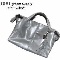 【美品】gream Supply チャーム付き　光沢シルバー　ショルダーバッグ
