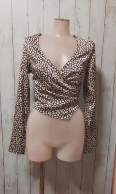 フラワープリント ラップスタイル 長袖トップス エイチアンドエム