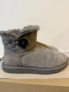 UGG グレー Mini Bailey Button　ミニベイリーボタン