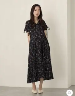 hanono シャーリングスリーブワンピース　花柄ワンピース　マタニティ　授乳服