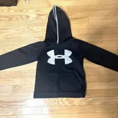 Under Armour フード付きパーカー YMD
