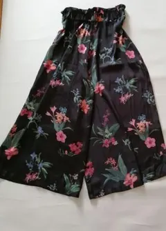 ザラ姉妹ブランド ベルシュカ 新品未使用 希少 ボタニカル花柄 フレアパンツ