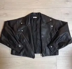 ブラックレザーショート丈ジャケット