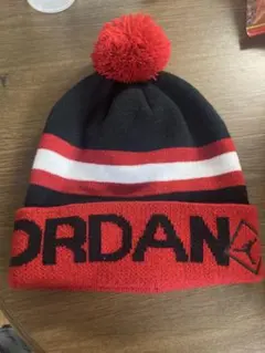 【新品未使用品】JORDAN ニット帽 ビーニー ポンポン付きのサムネイル
