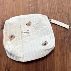 おむつポーチ おむつ入れ 収納バック ポーチ お出かけ オフホワイト くま柄