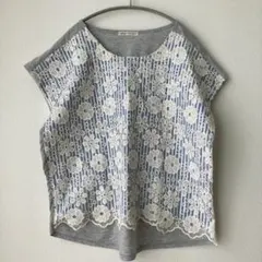 continuer de NICE CLAUP 花柄刺繍Tシャツ 難ありのサムネイル