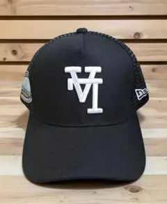 LA逆ロゴ メッシュ キャップ ブラック