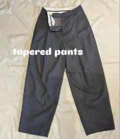 タック入りテーパードパンツ　グレー