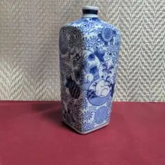 鳥獣戯画 花瓶 花器 一輪挿し 四角形 染付 ウサギとカエル 龍峯窯
