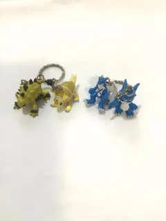 オメガモン メタルチャームキーホルダー - メルカリ