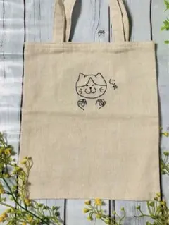限定1個　再販なし　猫刺繍　ぺたんこバッグ　ハチワレ猫　刺繍バック