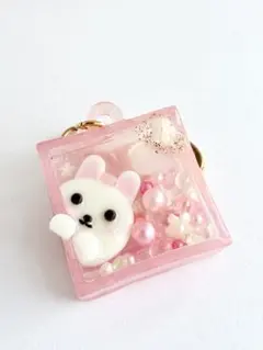 白うさぎとお花のシャカシャカキーホルダー
