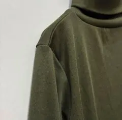 美品 タートルネック とろみ感 上品な光沢　カジュアル