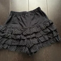 130サイズ フリル付き黒ハーフパンツ