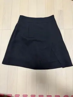 黒 スリット入りミニスカート
