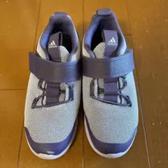 adidas スニーカー