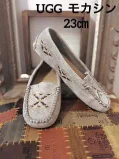 美品☆UGG アグ モカシン 刺繍 グレー フラット 革スウェード 23㎝