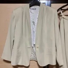 スーツ11号　明るい色