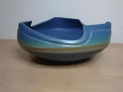 青色と緑色の陶器花器