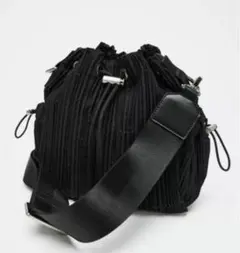 ZARA 黒　プリーツ巾着バッグ