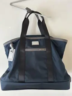 TUMI キャリーオールトート ネイビーのサムネイル