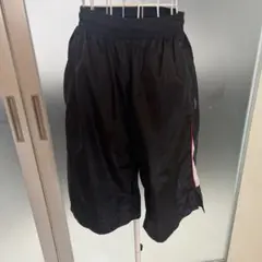 umbro 黒 ショートパンツ サイド赤ライン