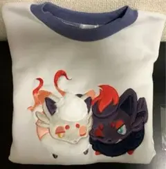 もこもこアップリケスウェット にたものどうし ゾロア＆ヒスイゾロア