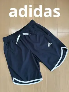 adidas ネイビー ハーフパンツ　150cm 美品