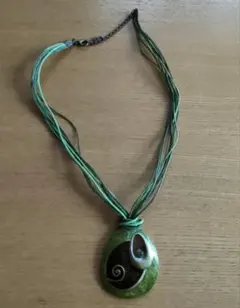 新品　未使用　グリーンストーンとシルバーのネックレス　メイド・イン　バルセロナ