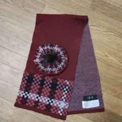DAKS赤いニットマフラー、ブローチ付き、新品