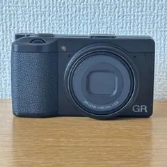 H*i様 【美品】RICOH GRⅢ APS-C シャッター2500回程 - メルカリ