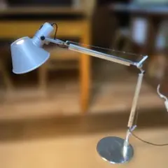 ②Artemide Tolomeo table デスクライト
