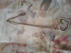 ハート型ネックレスとピアスセット