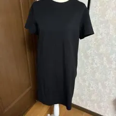 シンプル ブラック 半袖 ひざ丈 ワンピースのサムネイル
