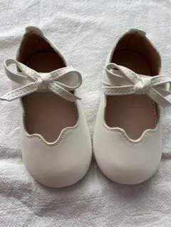 ホワイトリボン付きベビーシューズ