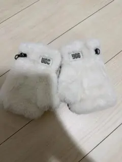 UGG ホワイト ニット帽 ファー付き Amazon | UGG レディース フェイクファー ビーニー ポンポン付き