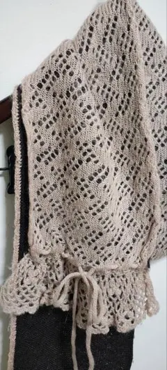 くすみピンクベージュ レース編み風 ニットストール　マフラー