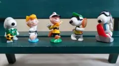 スヌーピー　SNOOPY　キンダーサプライズ　フィギュア　チャーリーブラウン