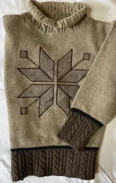 雪の結晶刺繍タートルネックセーター　レディースM