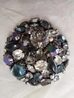 ビンテージラインストーンのブローチ