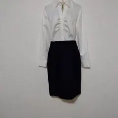 SANYO　BILLBLASS  ネイビーのタイトスカートのサムネイル