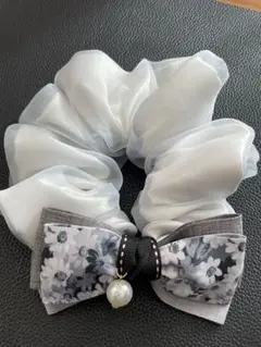 グレーミックスフラワーリボンシュシュ