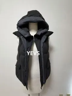 フード付き ブラック　ボリュームダウンベスト