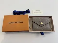 LOUIS VUITTON 三つ折り財布 ポルトフォイユ・ゾエ グレージュ