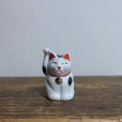 希少】招き猫 戦前・昭和レトロ 古い招き猫の土人形（高さ約6cm） 骨董
