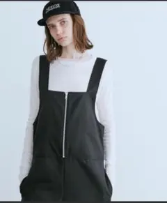 Auntie Rosa Holidayジッパー付き黒サロペット