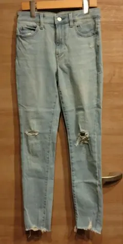 ライトブルーダメージスキニージーンズ