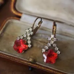 ヴィンテージピアス　ラインストーン　キラキラ　クリア×レッド　赤